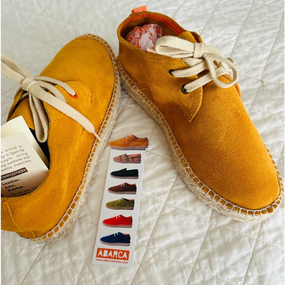 NWT Abarca espadrilles. Gold 8.5 Cute  !